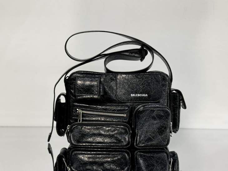 Picture of Balenciaga Handbags _SKUfw186889078fw